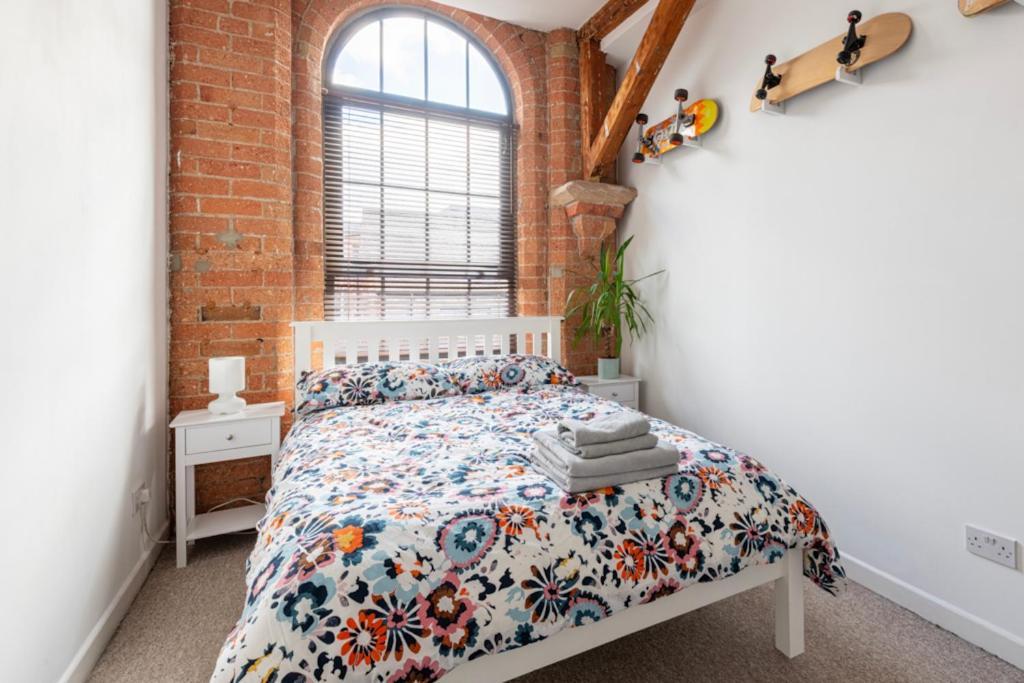 5 Mins Walk From Centre, Spacious City Apt, Open-Plan 노팅엄 외부 사진