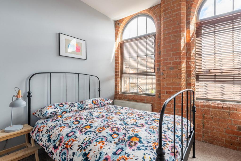 5 Mins Walk From Centre, Spacious City Apt, Open-Plan 노팅엄 외부 사진