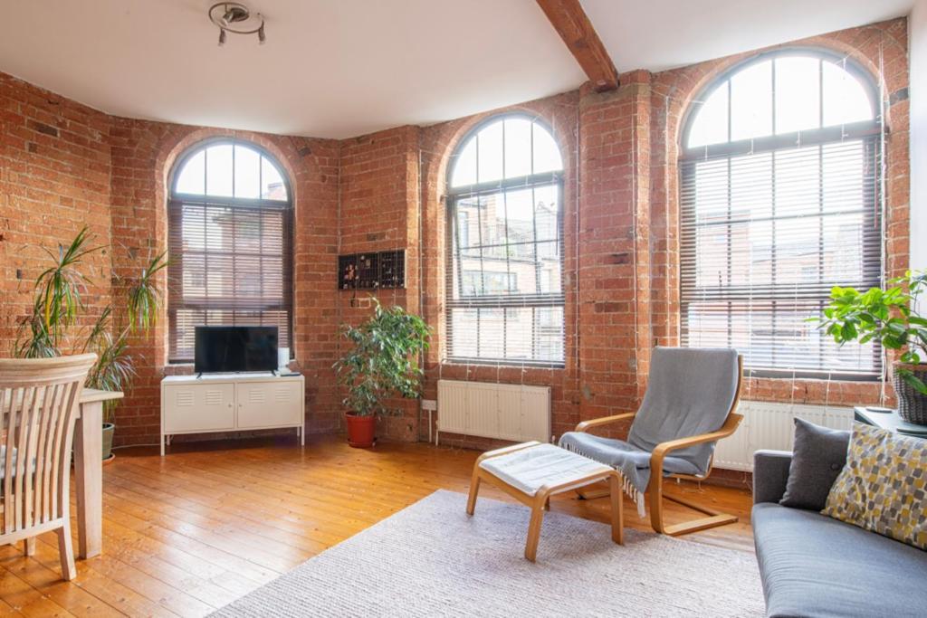 5 Mins Walk From Centre, Spacious City Apt, Open-Plan 노팅엄 외부 사진